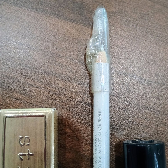 Make Up  Bundle.  4 Eyelines and 1 Black mascara - Picture 4 of 5